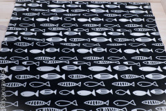 Dressikangas_Valged_kalad_mustal_taustal