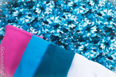 Puuvillane_trikotaaž_Erksad-sinakas_rohelised_lilled